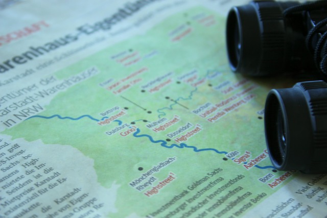 Picture of a map and binocular- travel aid